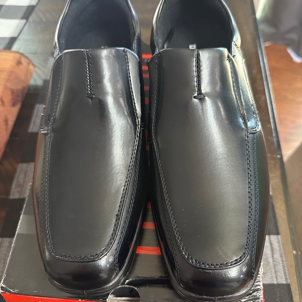 Deer Stags Black Leather Slip-On Loafers